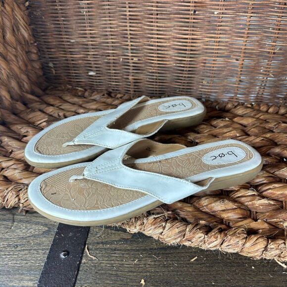 boc Shoes - boc Sz 11 Women's White Slip‎ On Thong Sandals